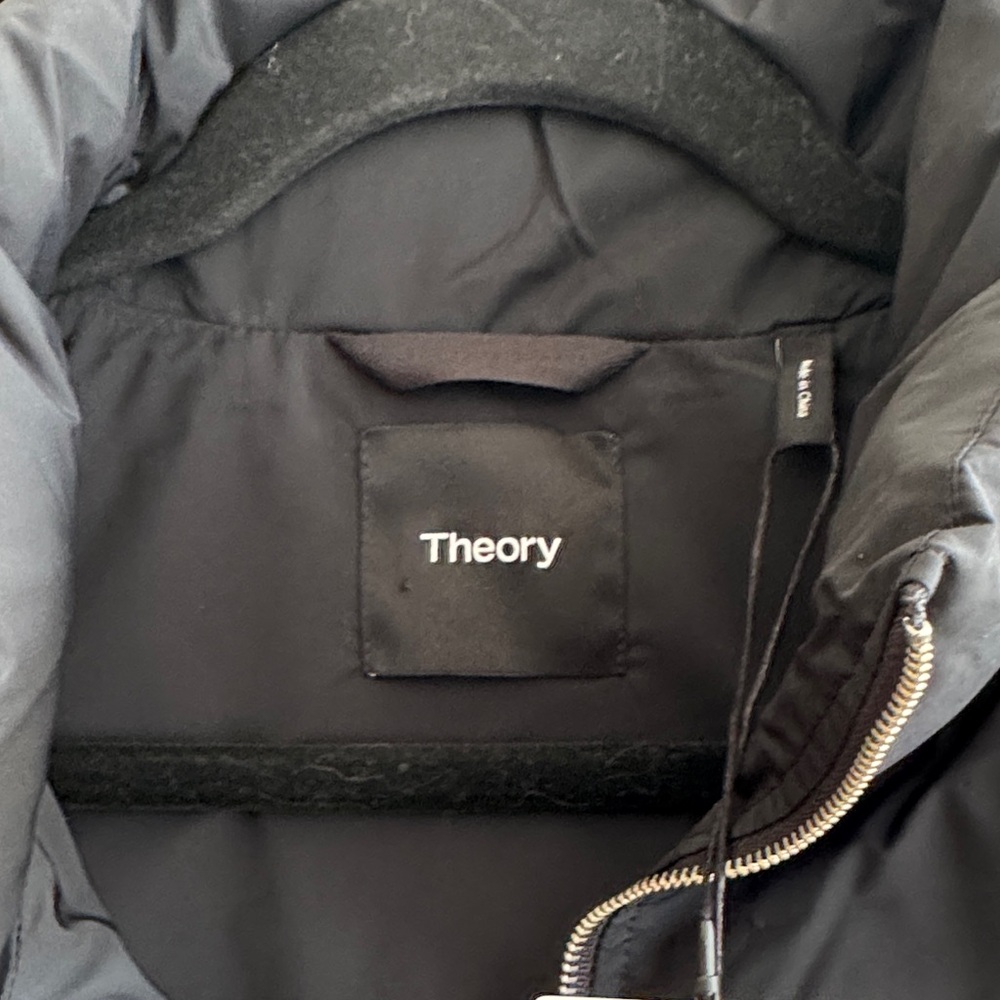 Theory
Women’s Matte Black Puffer Vest size large - Picture 2 of 9